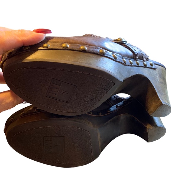 FRYE Since 1863 Women's ALL REAL LEATHER Dark Brown Aurora Button Clogs Worn 1X - Picture 6 of 9